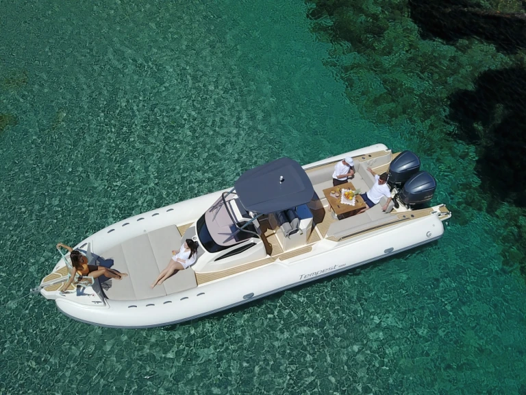 Noleggio barche Marine de Sant'Ambrogio economico CAPELLI 1000 TEMPEST CC