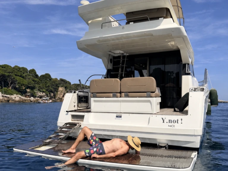 Yacht di lusso a noleggio a Antibes al miglior prezzo