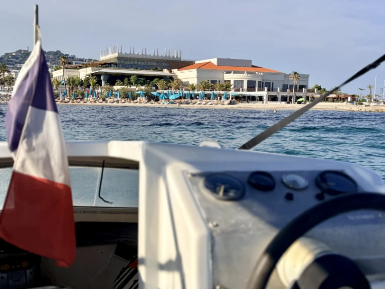 Noleggio Barca a motore con o senza skipper Rocca a Cannes