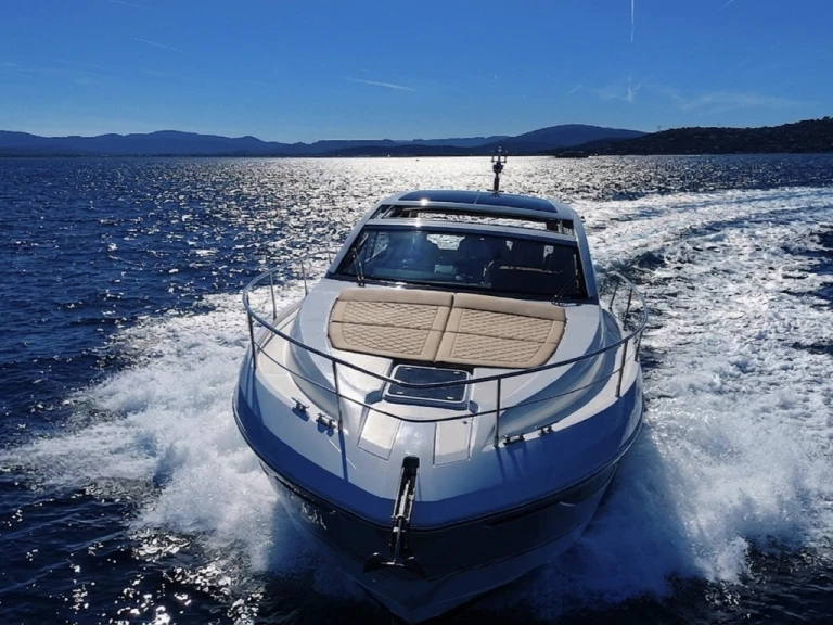 Noleggio barche Fairline Targa 45 Gran Turismo a Cogolin su Samboat