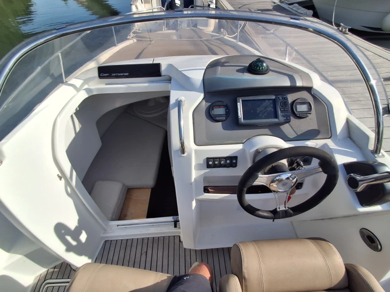 Noleggio Barca a motore con o senza skipper Jeanneau a Auray