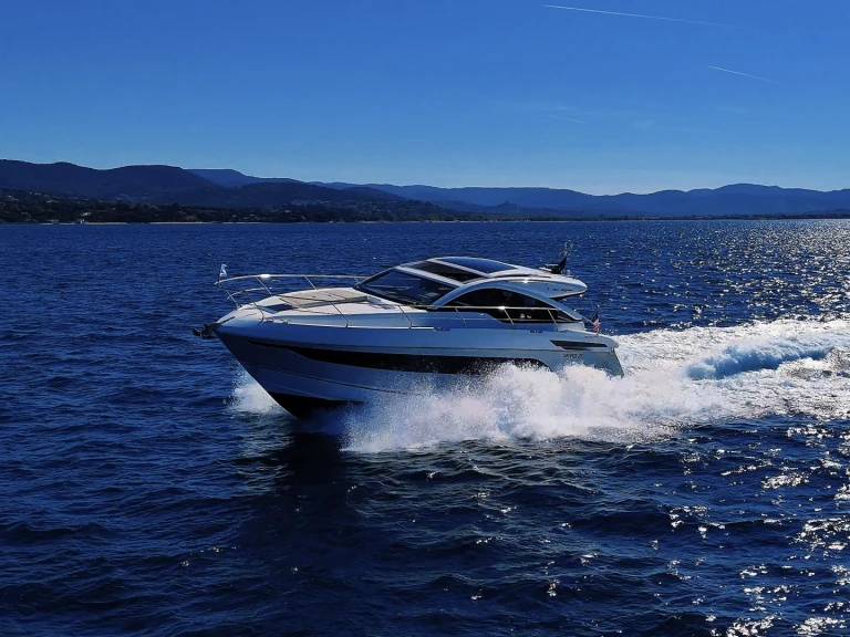 Noleggio Yacht di lusso a Cogolin – Fairline Targa 45 Gran Turismo