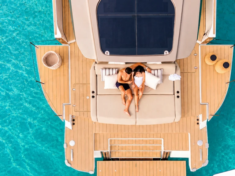 Noleggio Yacht di lusso Azimut con patente nautica