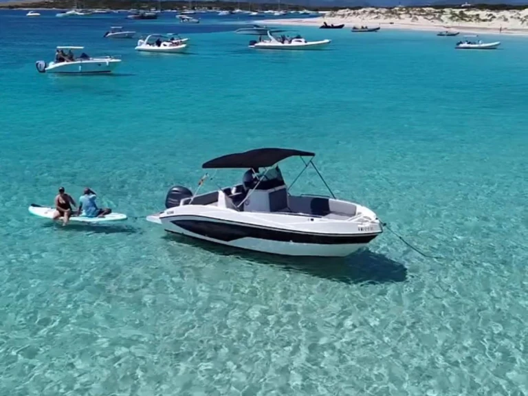 Barca a motore a noleggio a Ibiza Town al miglior prezzo