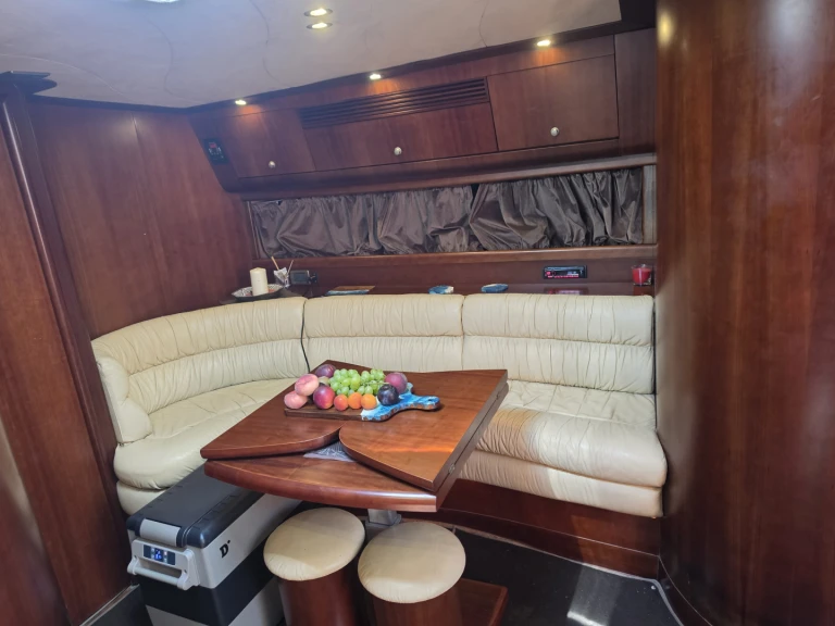Sea Ray Sea Ray 440 Express Bridge da affittare a  Saint Paul's Bay