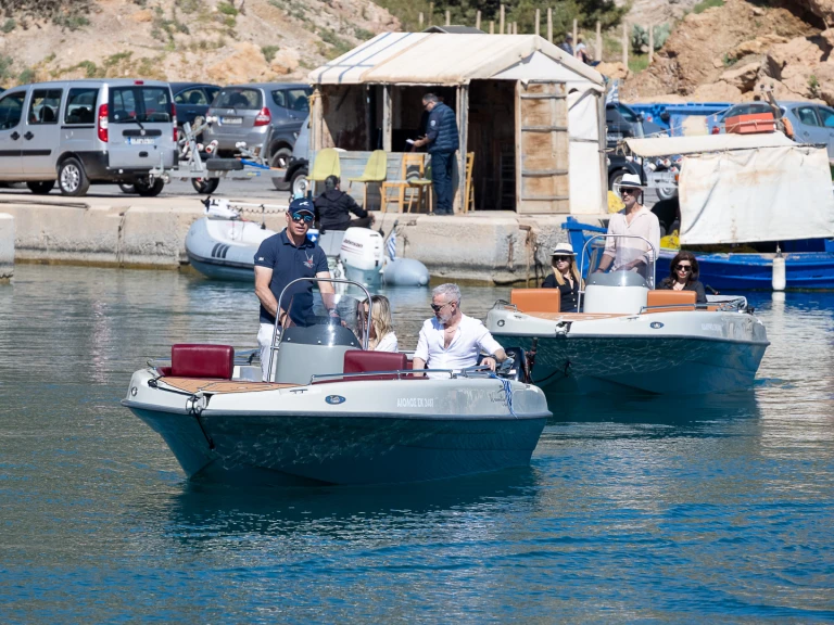 Noleggio Barca a motore con o senza skipper Nireus a Pantánassa