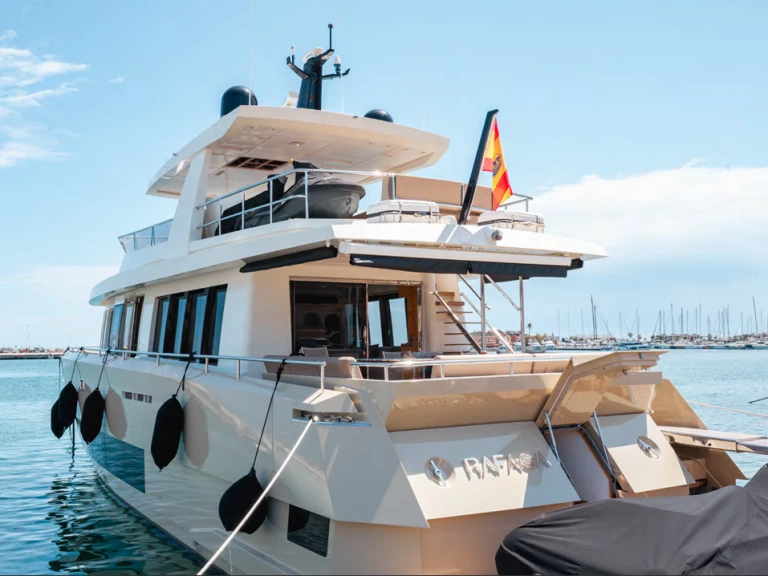 Yacht di lusso a noleggio a Ibiza Town al miglior prezzo