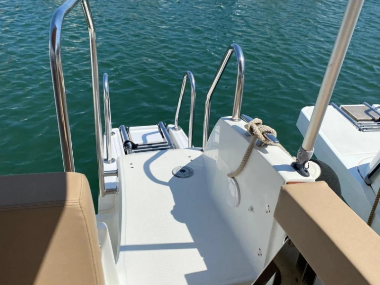 Noleggio Barca a motore a Saint-Tropez – Jeanneau Cap Camarat 7.5 Open