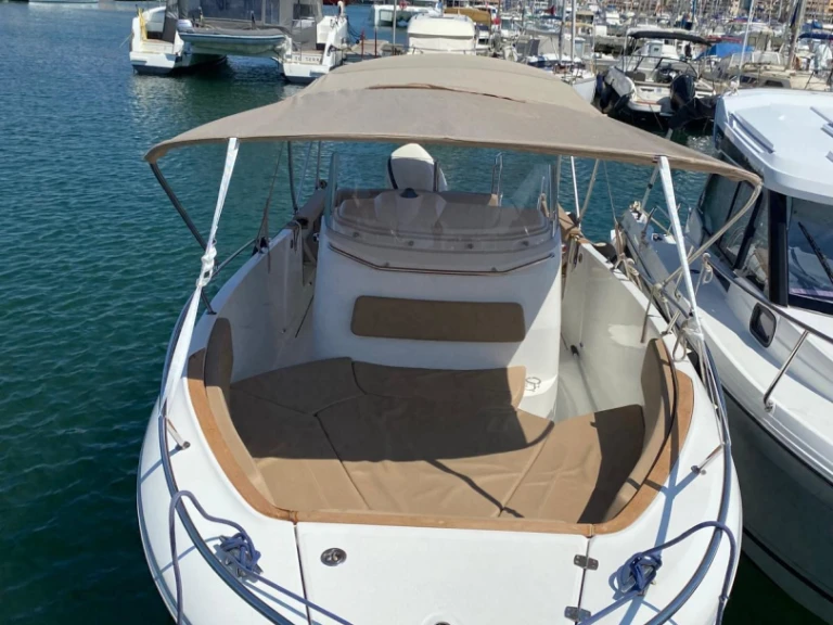 Noleggio Barca a motore Jeanneau con patente nautica