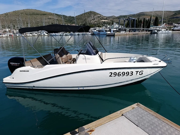 Noleggio Barca a motore Quicksilver con patente nautica
