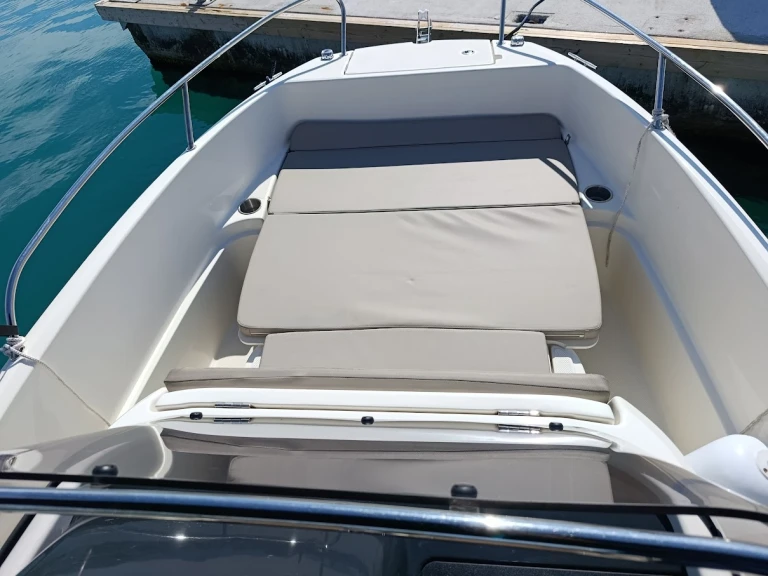Noleggio Barca a motore a SCT Marina Trogir – Quicksilver Activ 605 Open