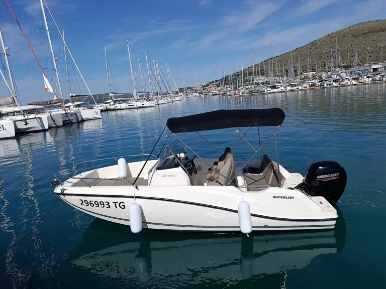 Noleggio Barca a motore con o senza skipper Quicksilver a SCT Marina Trogir