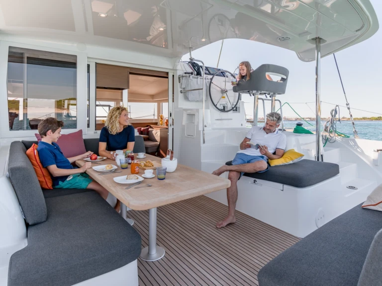 Catamarano a noleggio a Eden Island al miglior prezzo