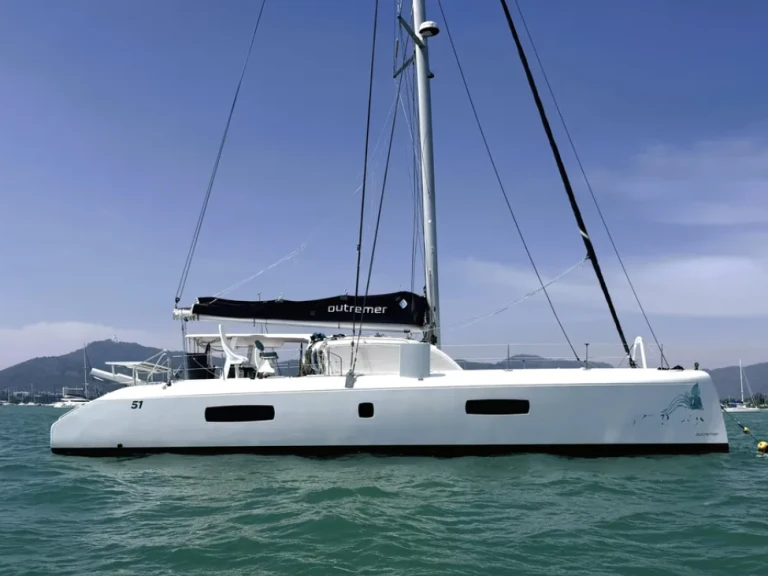 Noleggio Catamarano Outremer con patente nautica