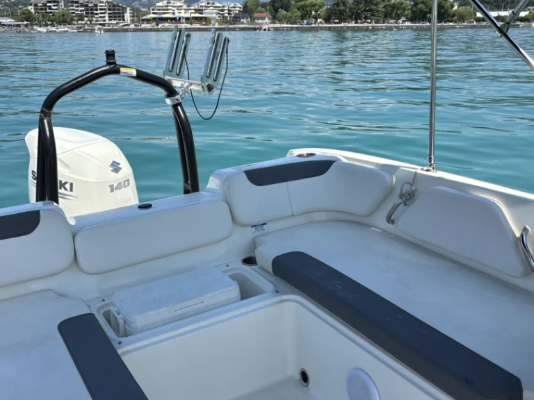 Bayliner Element E7 da affittare a  Aix-les-Bains