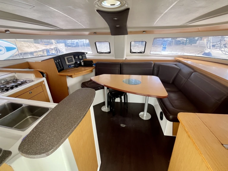 Noleggio Catamarano Fountaine Pajot con patente nautica