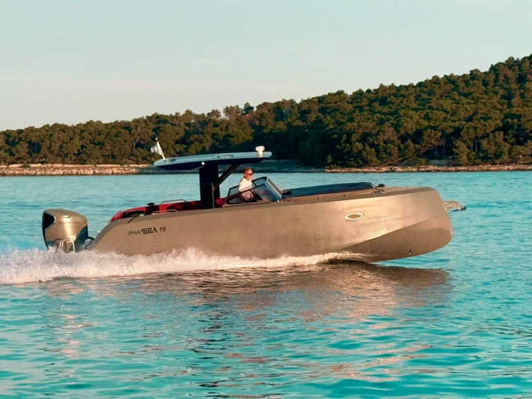 Noleggio Barca a motore Phantom yachts con patente nautica