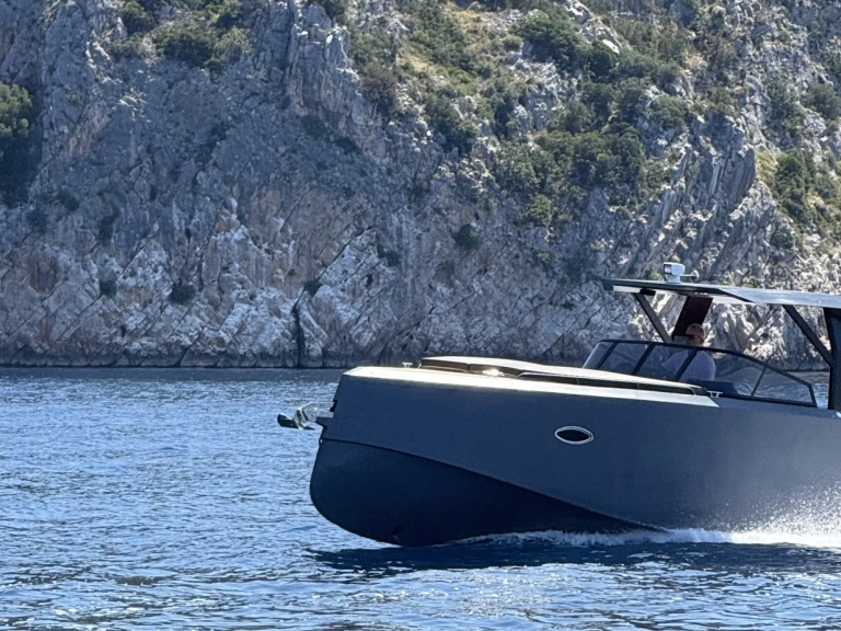 Noleggio Barca a motore a Spalato – Phantom yachts Phantom 10.0 TT