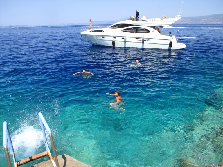 Noleggiare una Azimut Azimut 46 Fly a Alimos Marina