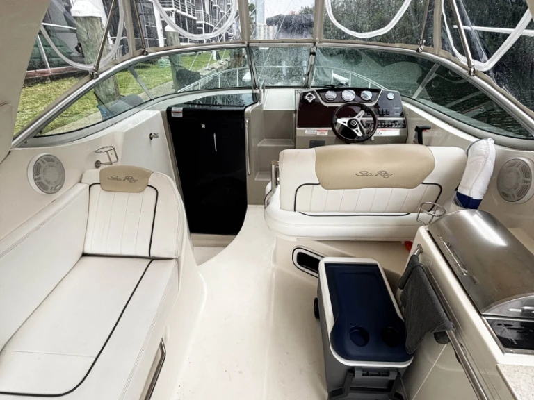 Noleggio Barca a motore Sea Ray con patente nautica