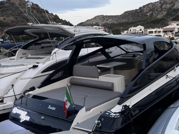 Noleggio Barca a motore Baia con patente nautica
