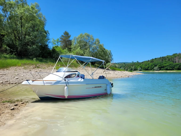 Noleggiare una Quicksilver Activ 420 Cabin a La Tour-du-Meix