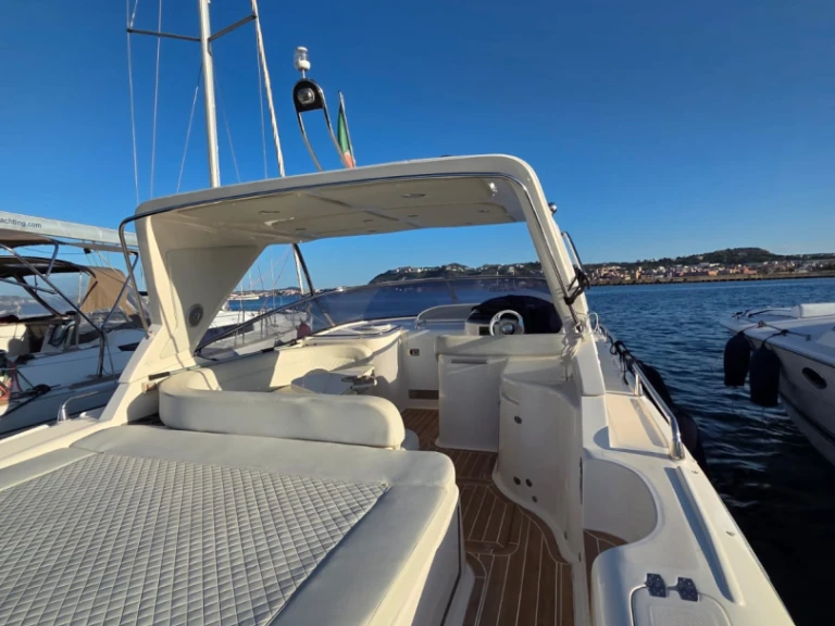 Noleggio Barca a motore a Napoli – Mano Marine Mano Marine 38.50