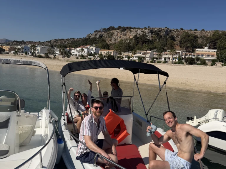 Noleggio Barca a motore con o senza skipper Blumax a San Vito Lo Capo