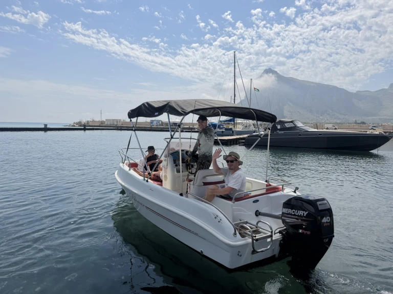 Barca a motore a noleggio a San Vito Lo Capo al miglior prezzo