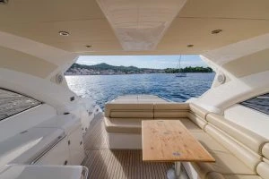 Noleggiare una Sunseeker Portofino 48 a Zara
