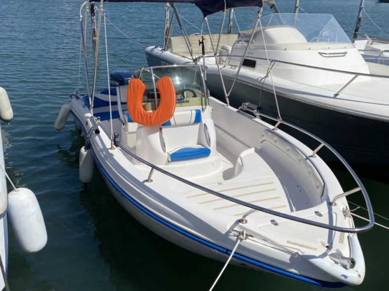 Barca a motore a noleggio a Port-Camargue al miglior prezzo