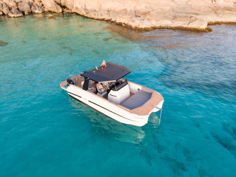 Noleggio Barca a motore Custom Made con patente nautica