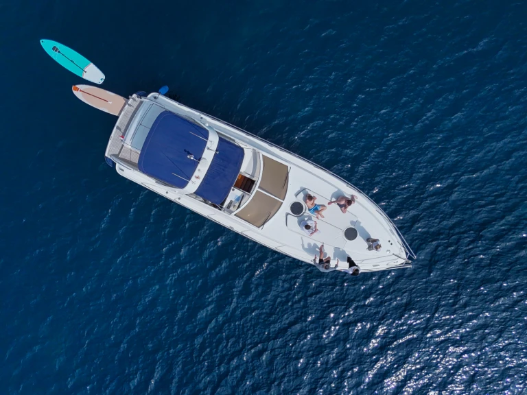 Noleggiare una Princess Princess V42 a Beaulieu-sur-Mer