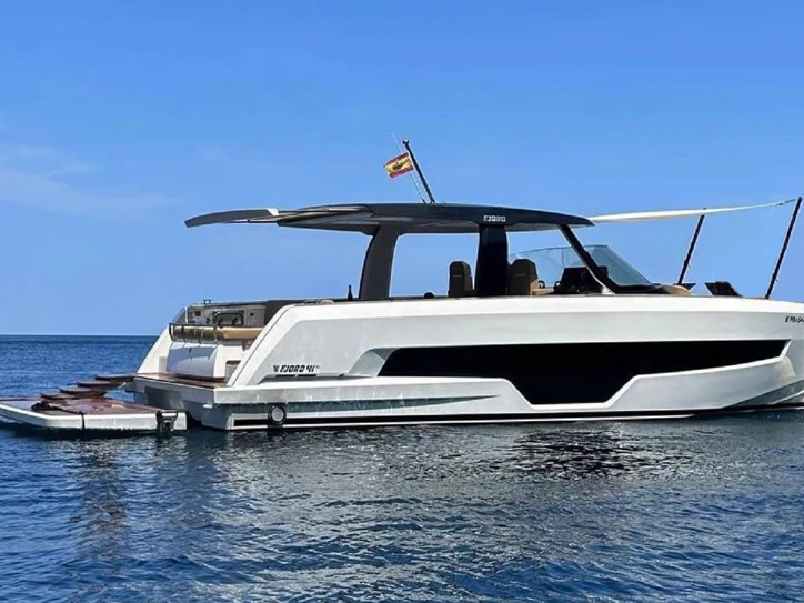 Barca a motore a noleggio a Ibiza Town al miglior prezzo