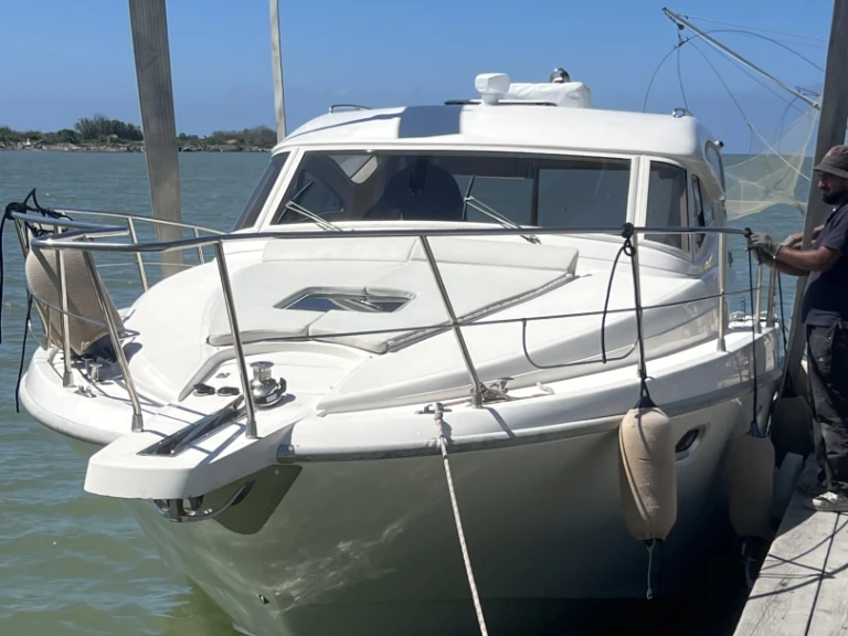 Noleggio Barca a motore Magnum con patente nautica