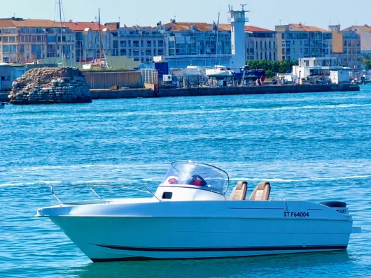 Noleggio Barca a motore B2 Marine con patente nautica