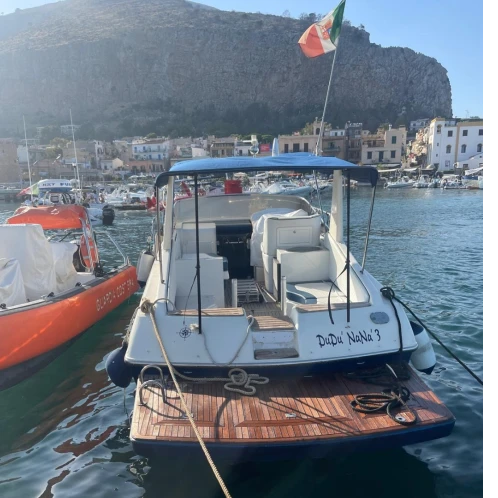 Noleggio Barca a motore Airon con patente nautica