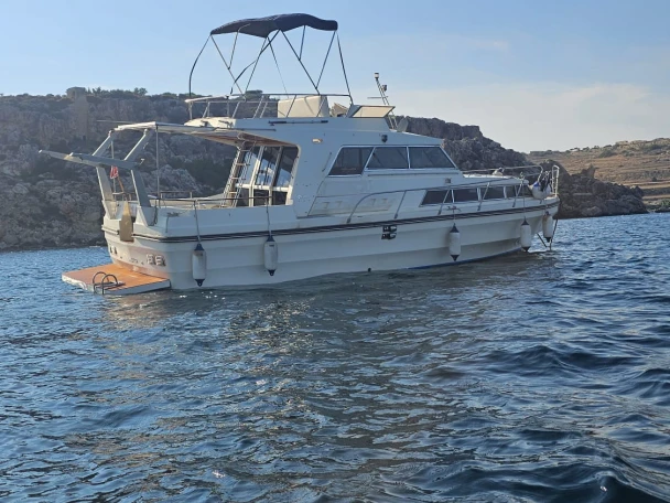 Noleggiare una Ferretti Altura 38 Fly a Xemxija