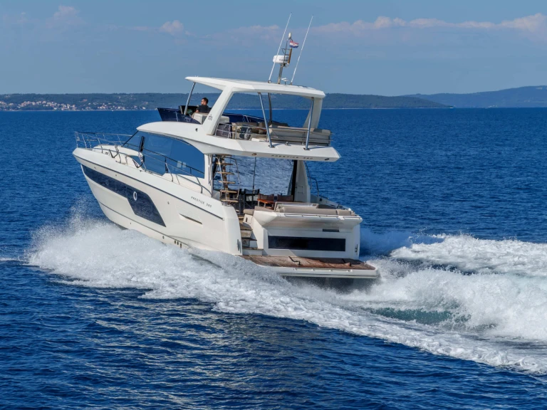 Noleggio barche Podstrana economico Prestige 590