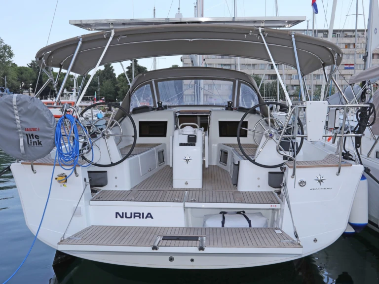 Noleggiare una Jeanneau Sun Odyssey 415 a Pola