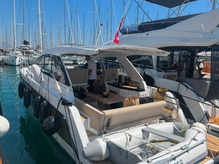 Sealine Sealine S335 da affittare a  Zaravecchia (Biograd)