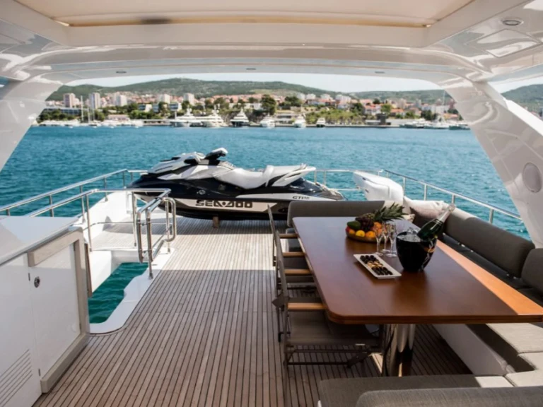 Noleggio barche Azimut Azimut 72 Fly a Scardona su Samboat