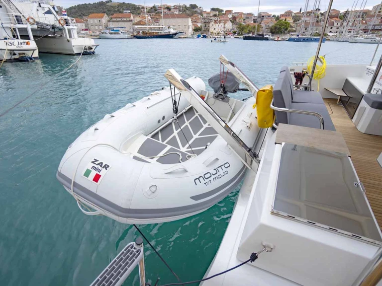 Fountaine Pajot Astrea 42 da affittare a  Pola