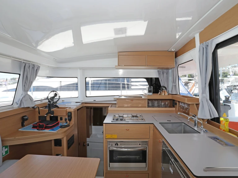 Noleggio Catamarano a Pola – Excess Excess 11