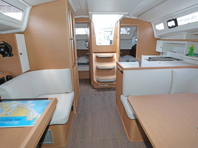 Noleggiare una Jeanneau Sun Odyssey 415 a Pola