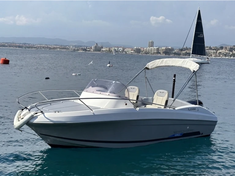 Bénéteau Flyer 6.6 SUNdeck da affittare a  Saint-Raphaël