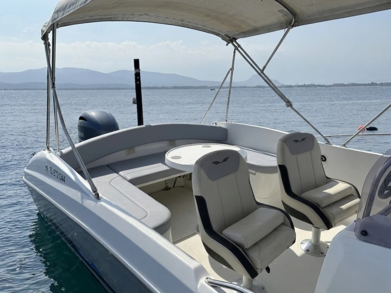 Noleggio barche Saint-Raphaël economico Flyer 6.6 SUNdeck