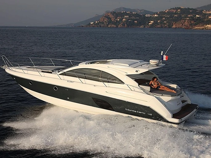 Noleggio Barca a motore MonteCarloYachts con patente nautica