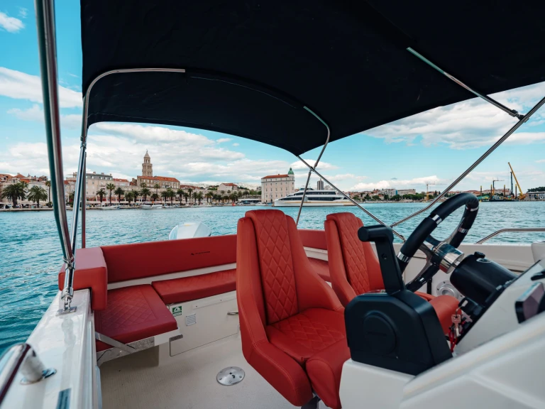 Noleggio barche Porto di Spalato economico open 750