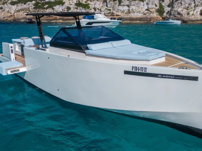 Barca a motore a noleggio a Ibiza Town al miglior prezzo